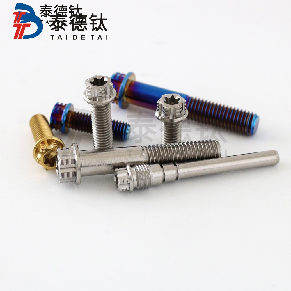 解碼船舶機(jī)械用系列緊固件的重要性！ 發(fā)布時間：2024-08-20人氣：290 次        緊固件，在船舶機(jī)械中扮演著很重要的角色。這些小小的螺絲、螺母和墊圈可能在我們眼中微不足道，但卻是船舶運(yùn)行的關(guān)鍵，負(fù)責(zé)將各個部件牢固連接在一起，確保船舶在洶涌的海洋中安全航行。讓我們一起來解碼船舶機(jī)械用系列緊固件的重要性。         在船舶機(jī)械中，緊固件的作用可謂多方面。首先，它們確保了船舶的結(jié)構(gòu)穩(wěn)固性。能想象一下，如果沒有緊固件來固定船體各部件，船舶將是多么脆弱和危險。就像我們的身體需要骨骼支撐一樣，船舶也需要緊固件來支撐其整體結(jié)構(gòu)。         其次，緊固件還承擔(dān)著分布載荷的重要作用。在海上航行中，船舶常常會受到來自海浪、風(fēng)力等外部力量的影響，如果沒有合適的緊固件來均勻分布這些力量，船體各部件可能會受到不均勻的應(yīng)力，從而導(dǎo)致?lián)p壞或失效。因此，選擇適合的緊固件對船舶的安全運(yùn)行很重要。         此外，緊固件還可以減少船舶在運(yùn)行過程中的振動和噪音。想象一下，如果船舶在航行中頻繁發(fā)生振動，不僅會影響船員的舒適度，還可能導(dǎo)致船體疲勞和損壞。通過使用合適的緊固件，可以有效減少船舶的振動和噪音，提升航行的平穩(wěn)性和舒適度。         總的來說，船舶機(jī)械用系列緊固件的重要性不可小覷。它們不僅是船舶結(jié)構(gòu)的支撐和保障，還能分布載荷、減少振動和噪音，確保船舶安全、穩(wěn)定地航行在廣闊的海洋中。